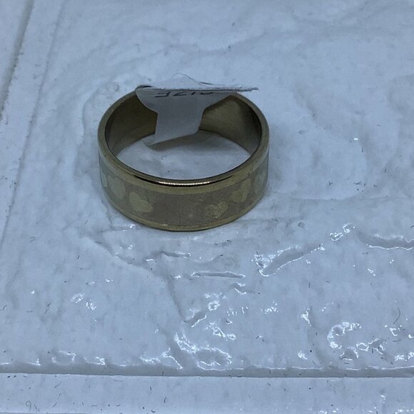 Triple Heart Unisex Ring Band Gold Tone Size 8 - Picture 4 of 9